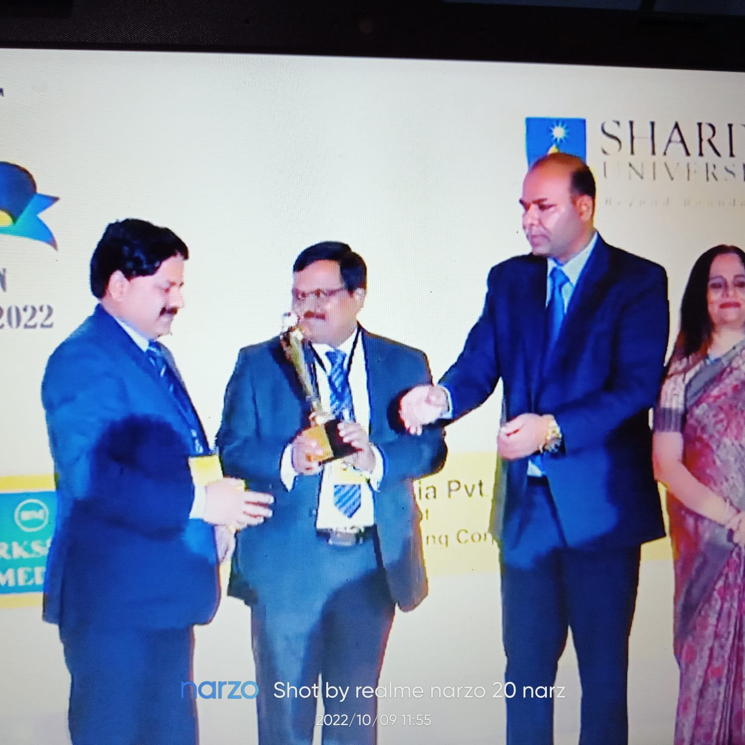 Prof. (Dr.) Mridul Dharwal receiving an award during a higher-education programme on 9 October 2022.